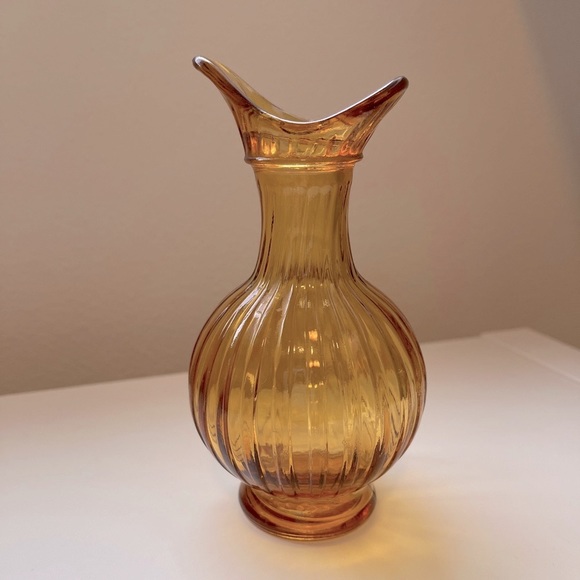 Vintage Avon Small Amber Vase - Picture 5 of 5